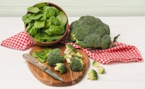 Spanish and broccoli foa a healthy meal