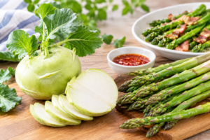 Kohlrabi and asparagus, antioxidant-rich vegetables